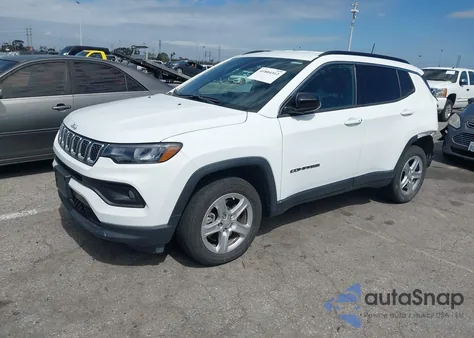 2023 Jeep Compass Latitude 4X4 z USA, uszkodzony, nr VIN 3C4NJDBN1PT538478